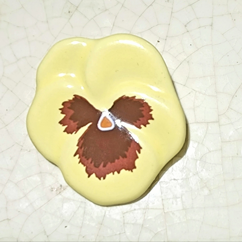 Vintage Avon 1960s-70s buttercream peony flower ceramic brooch